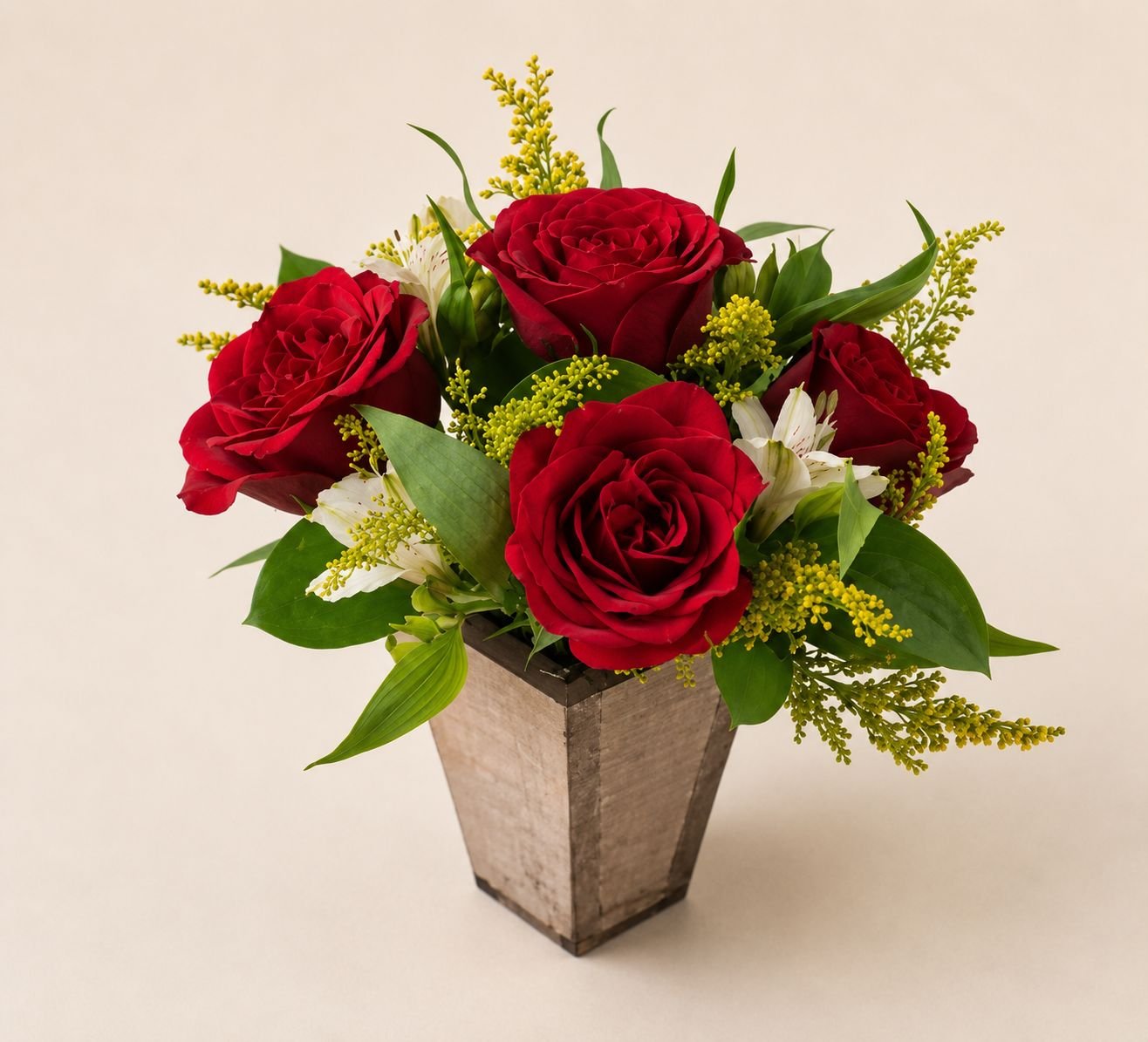 Arranjo 5 Rosas Vermelhas Colombianas no Cachepô de Madeira