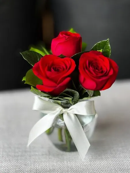 Arranjo 3 Rosas no Vidro Arranjo 3 Rosas no Vidro