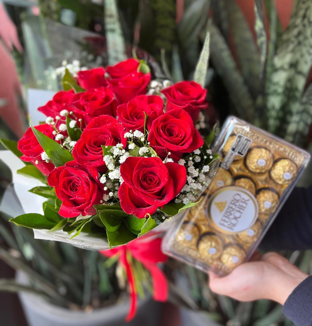 Buquê 12 Rosas + Ferrero Buquê 12 Rosas + Ferrero