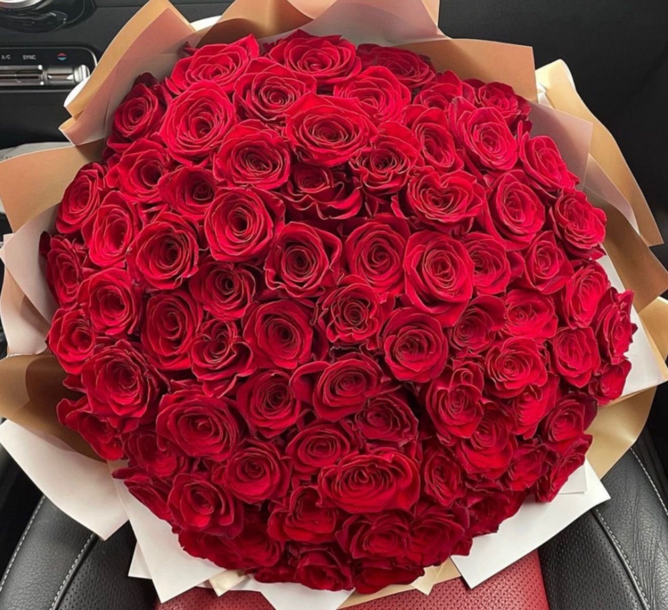 Buquê 100 Rosas Vermelhas