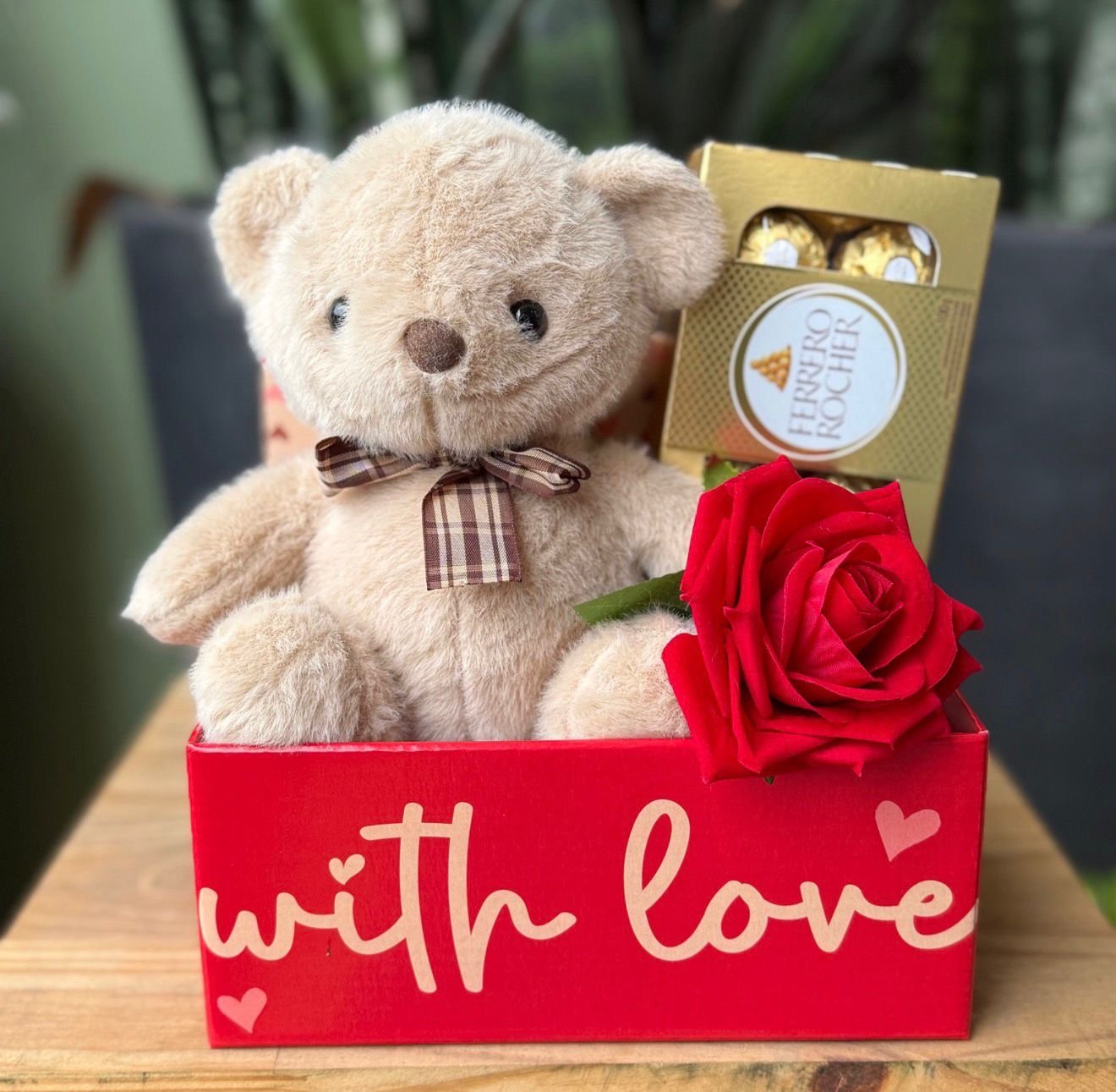 Cesta Pelúcia, Ferrero + Rosa em Tecido