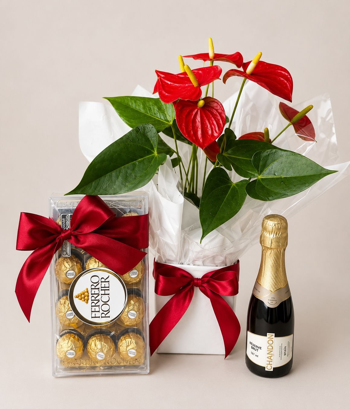 Vaso de Antúrio Vermelho com Ferrero e Mini Chandon