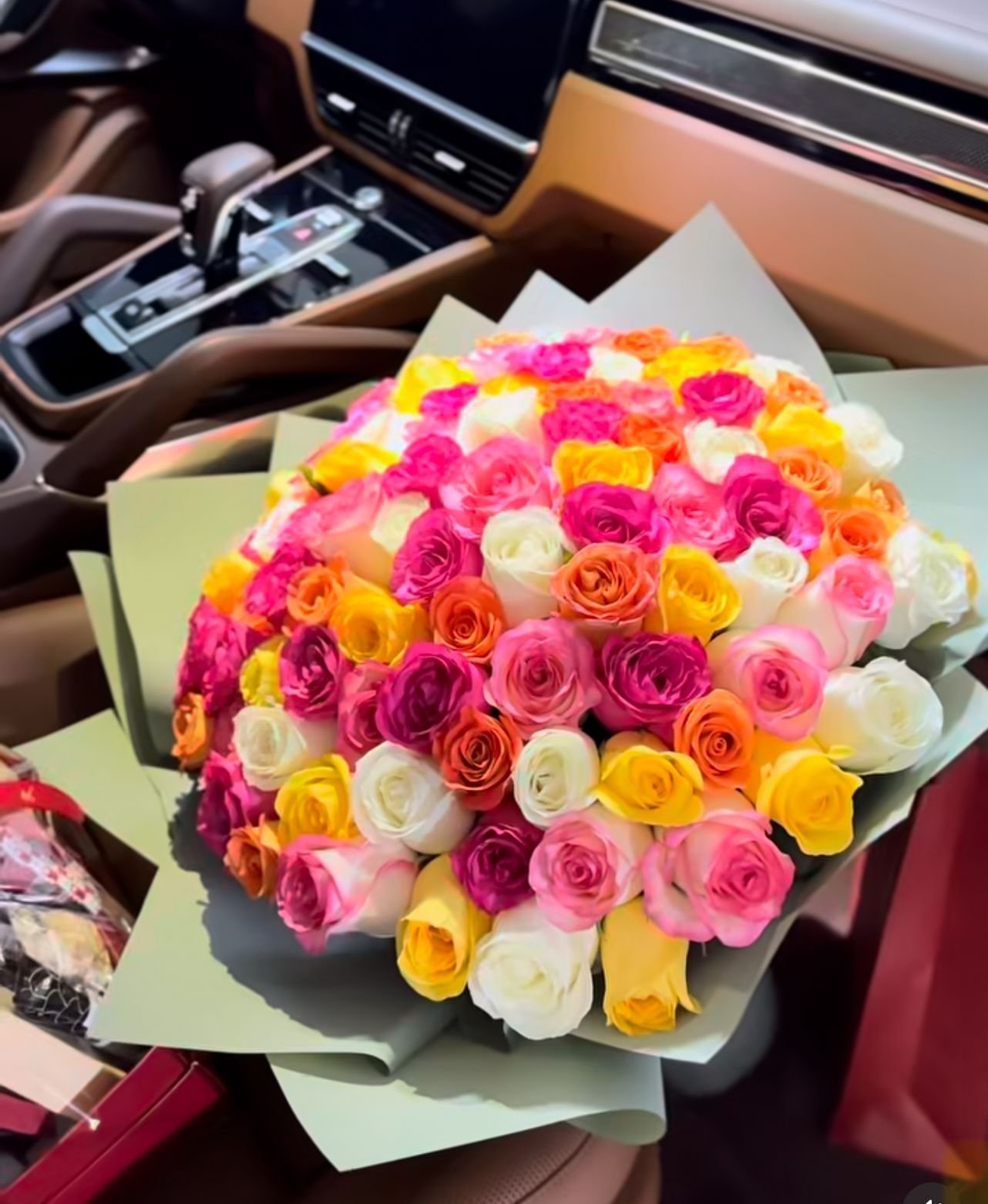 Buquê com 100 Rosas Mistas