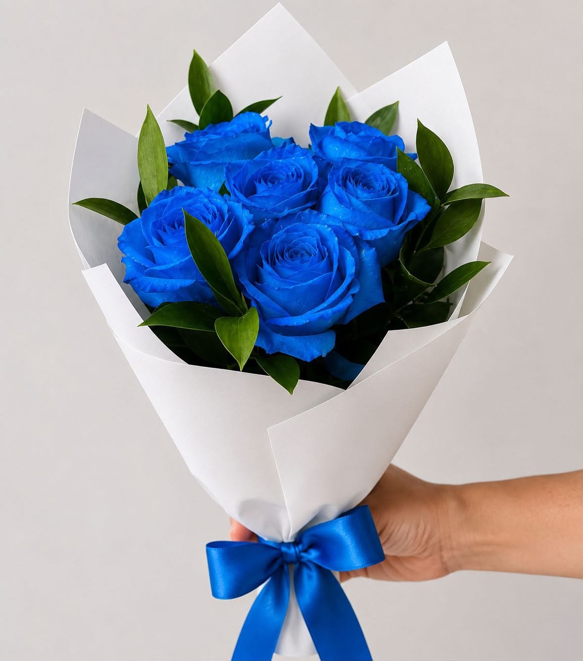 Buquê 6 rosas azuis colombianas